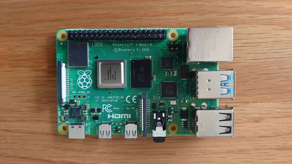 【電子工作】Raspberry Pi 4キット（TRASKIT Raspberry Pi 4 Model B Starter Kit）が届いた（Raspberry Piで遊ぼう日記 その0）